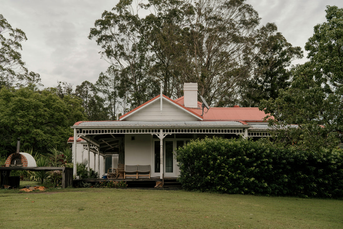 How to Add Some Gleam and Glam to Your Farm House Decor?